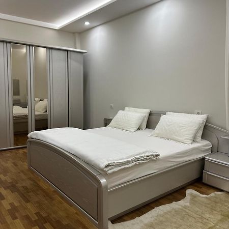 Dry Lake Apartment ติรานา ภายนอก รูปภาพ